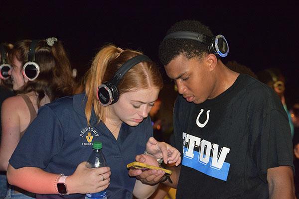 2 students silent disco